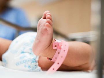 Один из новорожденных близнецов умер шесть дней спустя